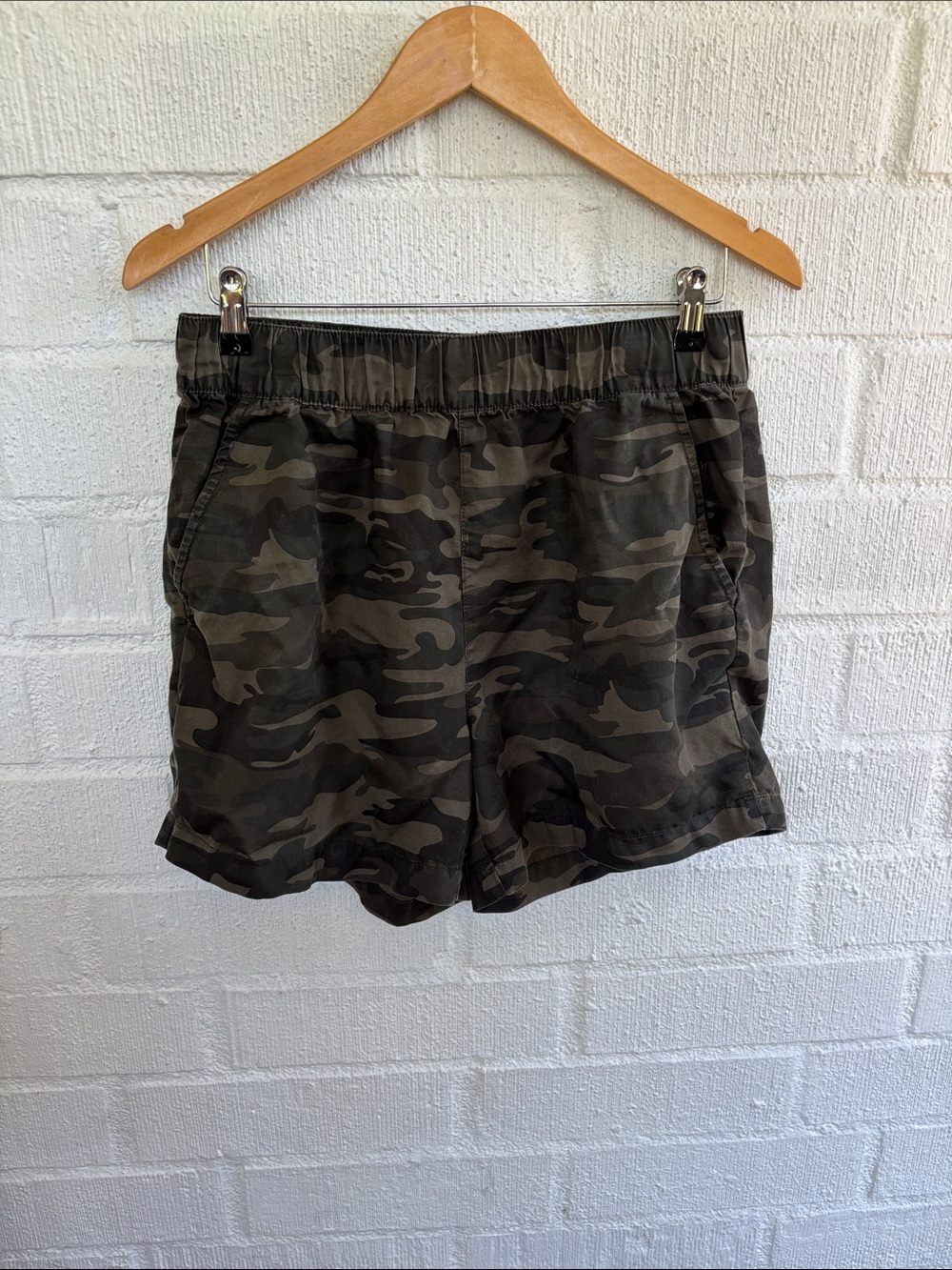 Sanctuary by Social Standards Camouflage Elastic Waist Shorts sz M